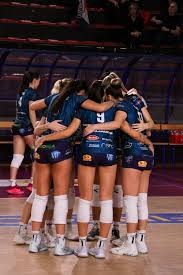 哈维-西蒙斯在切尔西官宣哈托评论区留言：我宝❤️